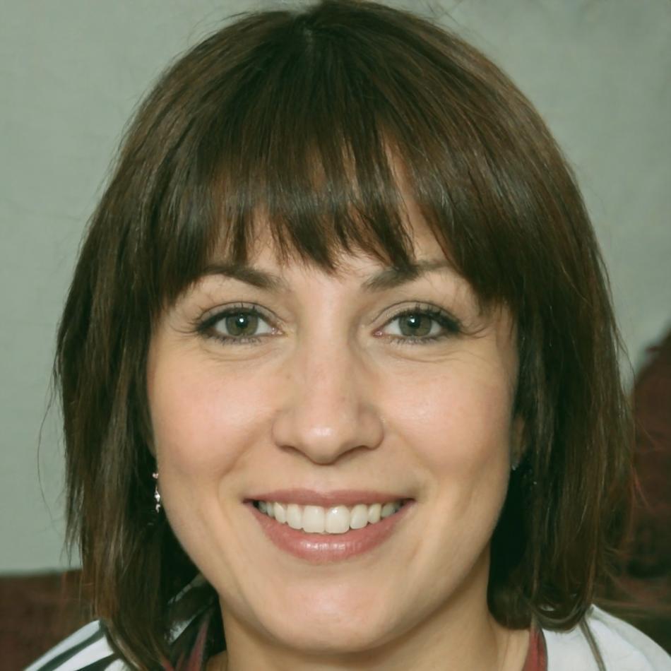 Elowen Thackeray, Senior Investment Advisor